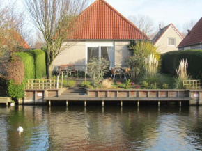 Detached bungalow with dishwasher, at the water